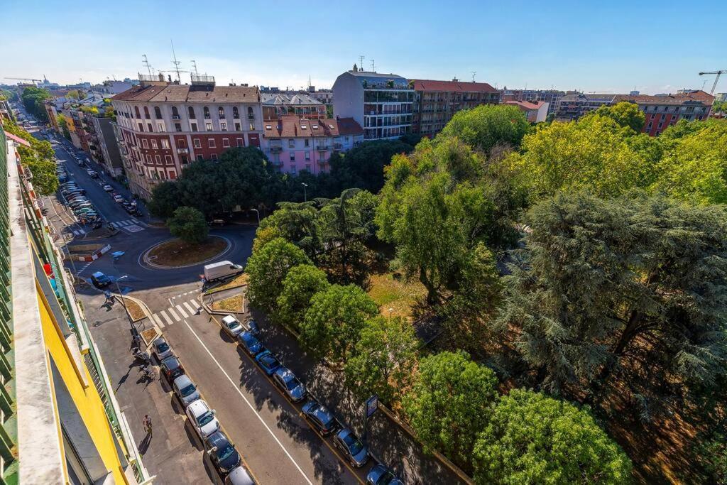Sunny & Updated Flat With Panoramic City View 50M From M4 Stop Milan Exterior photo