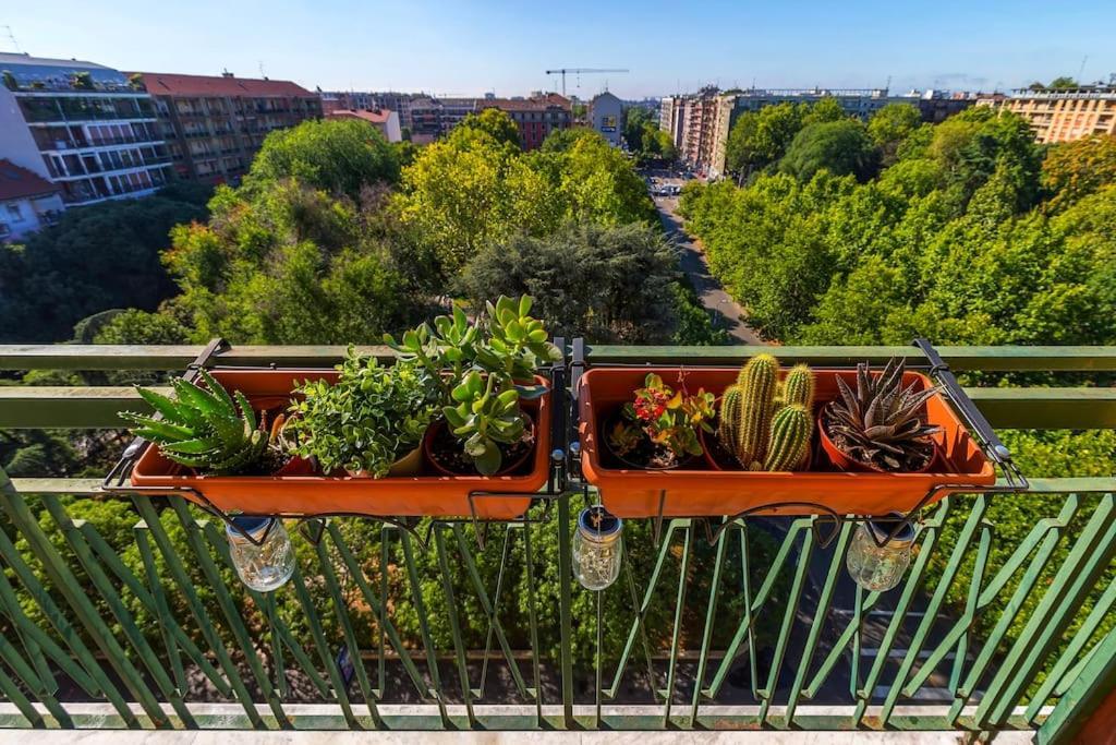 Sunny & Updated Flat With Panoramic City View 50M From M4 Stop Milan Exterior photo