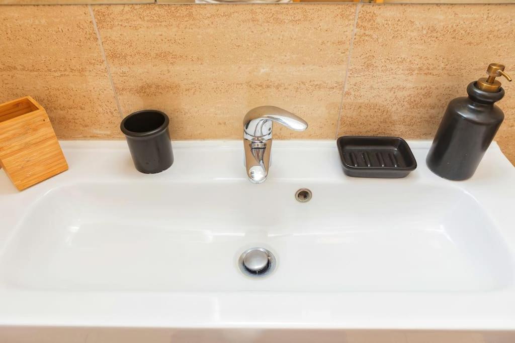 Sunny & Updated Flat With Panoramic City View 50M From M4 Stop Milan Exterior photo