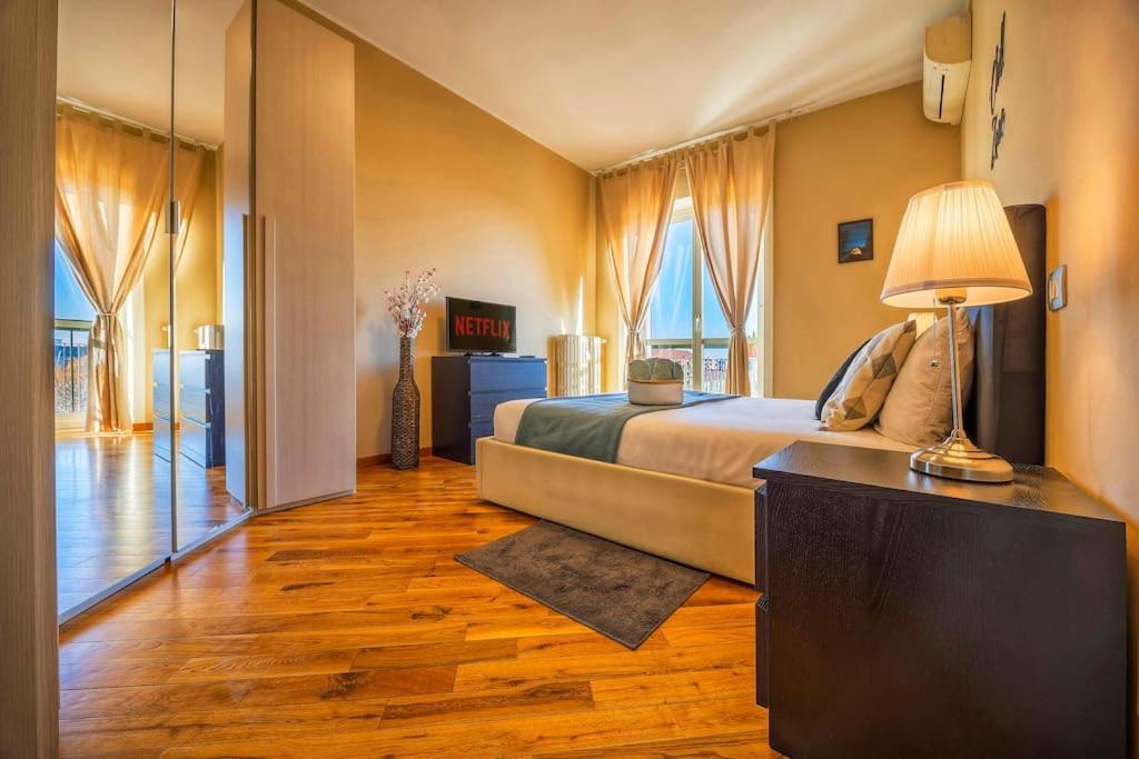 Sunny & Updated Flat With Panoramic City View 50M From M4 Stop Milan Exterior photo