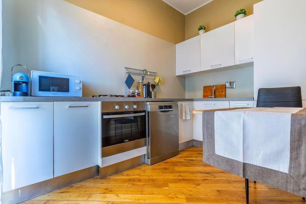 Sunny & Updated Flat With Panoramic City View 50M From M4 Stop Milan Exterior photo