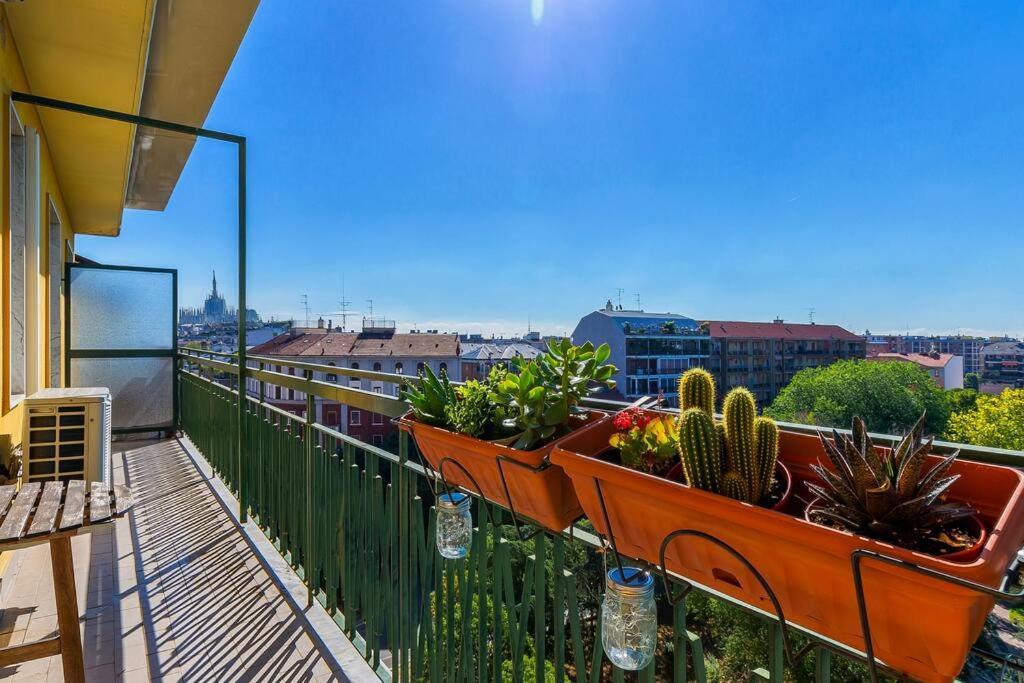 Sunny & Updated Flat With Panoramic City View 50M From M4 Stop Milan Exterior photo