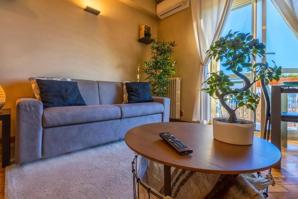 Sunny & Updated Flat With Panoramic City View 50M From M4 Stop Milan Exterior photo