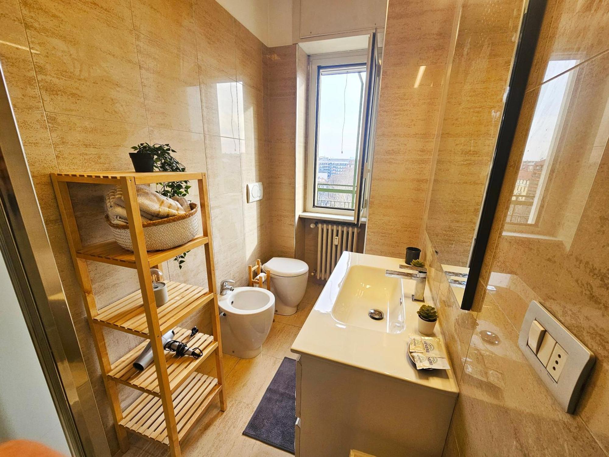 Sunny & Updated Flat With Panoramic City View 50M From M4 Stop Milan Exterior photo